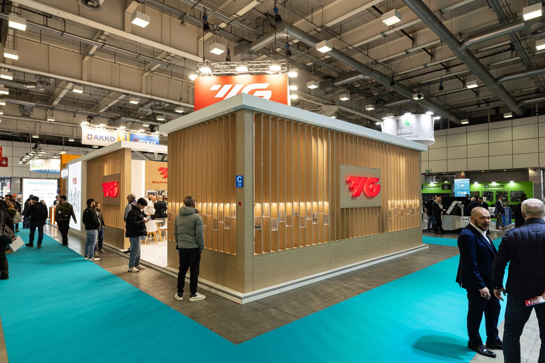 YG1 · Volume a doghe di legno